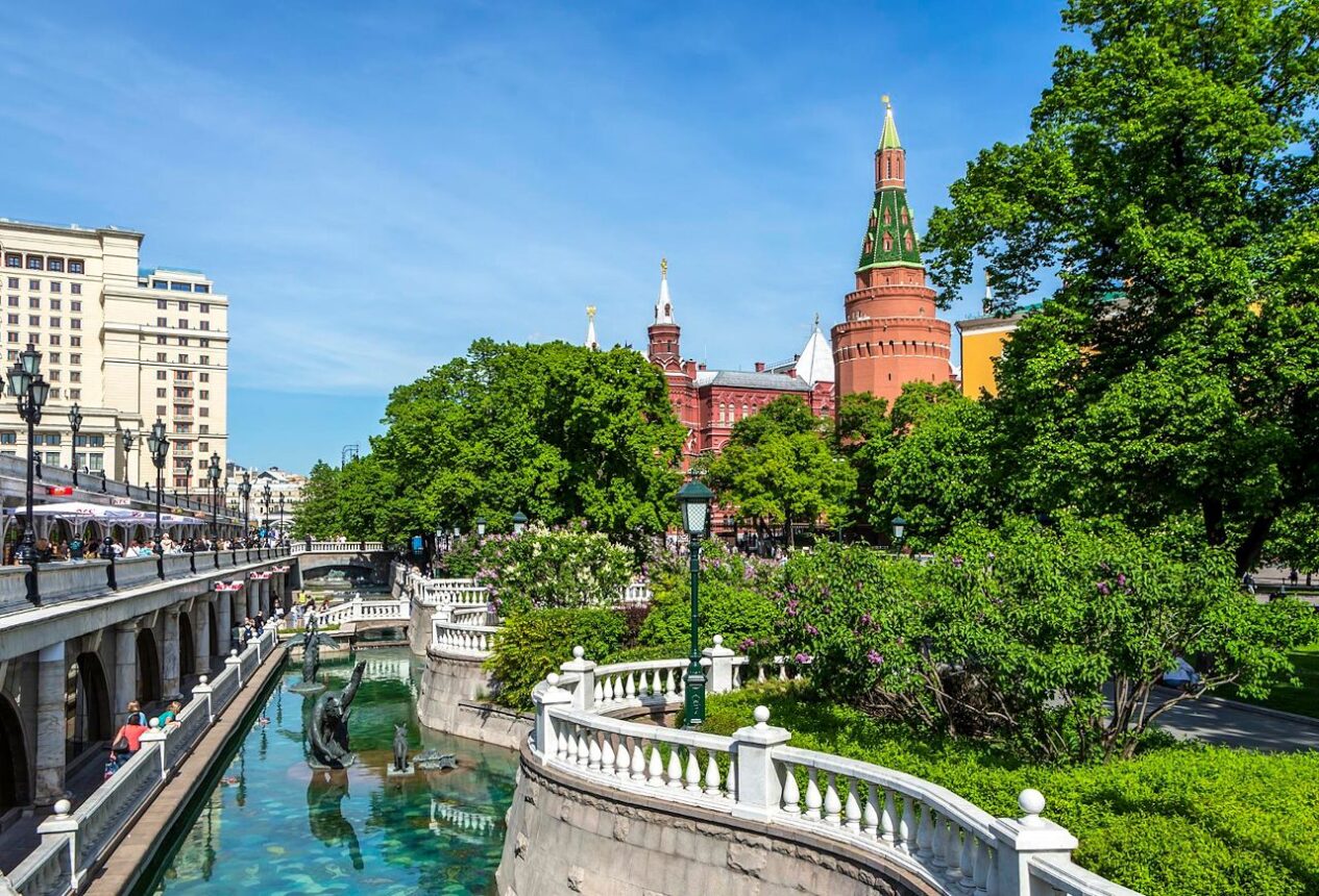 Александровский сад в Москве