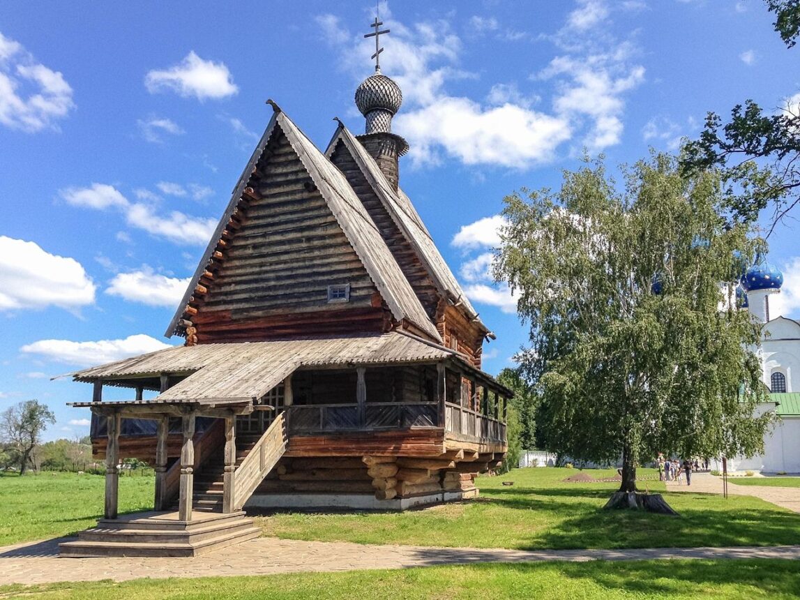 Деревянная Никольская церковь в Суздале Никольская церковь в суздальском кремле Россия Суздаль