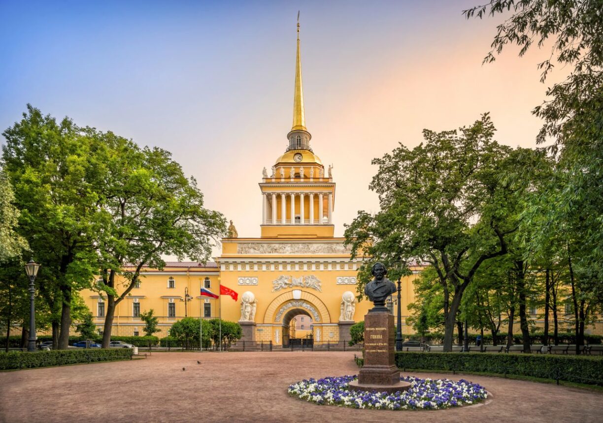 Здание Адмиралтейства в Санкт-Петербурге Здание Адмиралтейства в Санкт-Петербурге